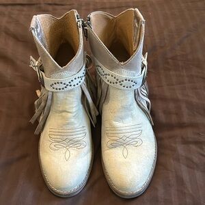 Sterling River Distressed booties